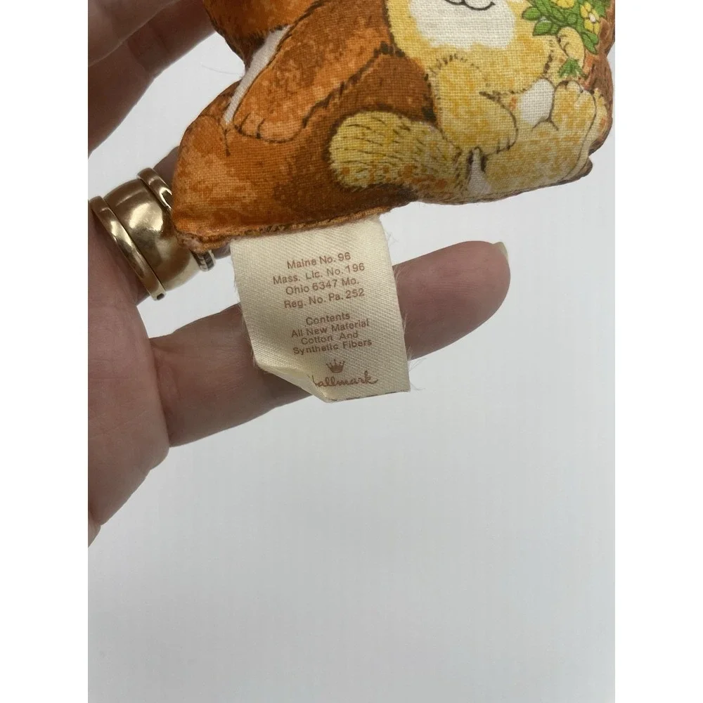 New Vintage 1970s  Hallmark Keychain Key‎ Chain Fabric Smiles For Sharing Bear